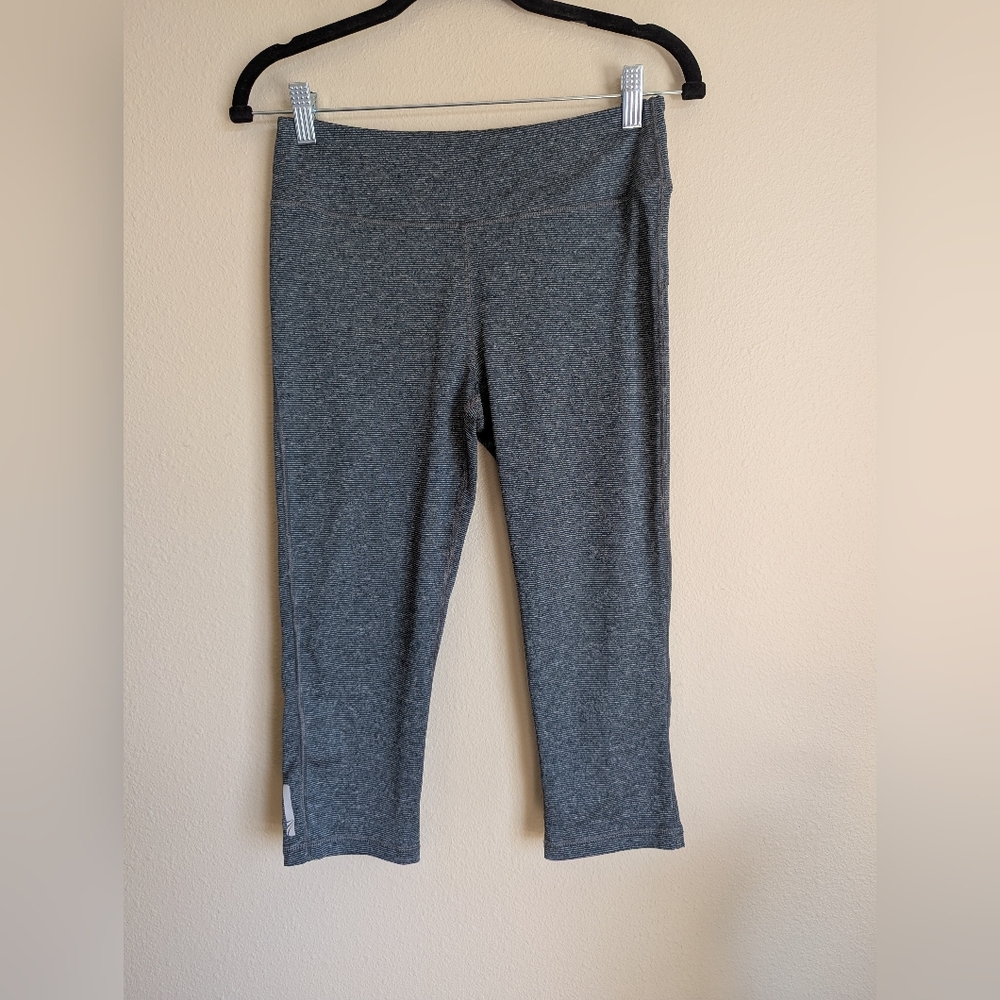 Marika Tek Gray Athletic Leggings with Moisture-Wicking Fabric Size 8-10